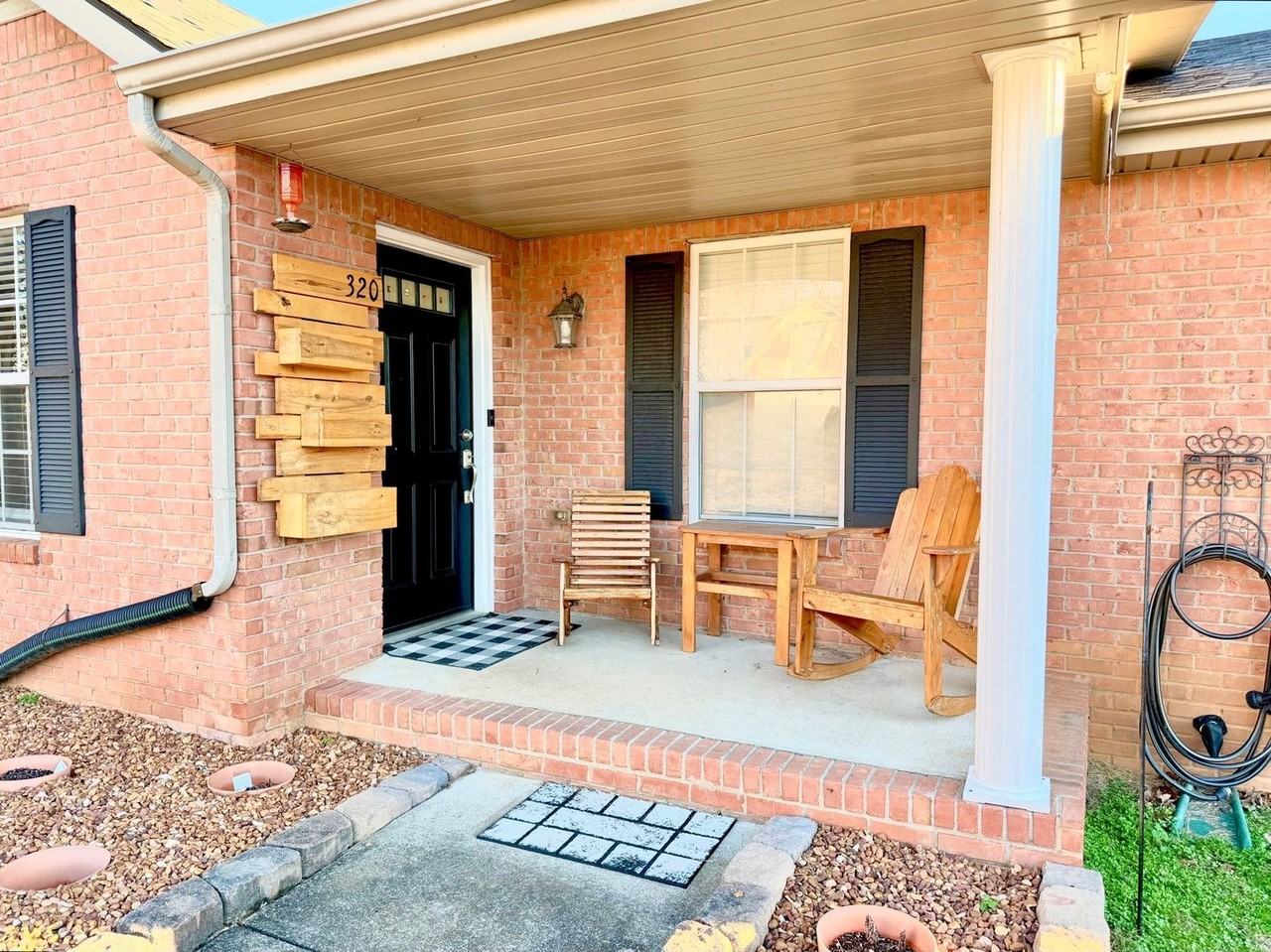 320 Cottonwood Ct - Photo 4 of 37