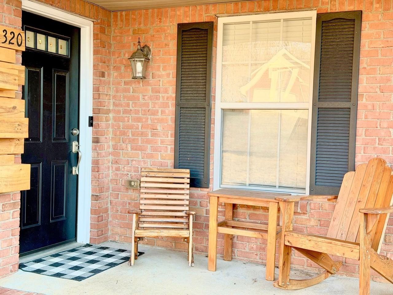 320 Cottonwood Ct - Photo 5 of 37