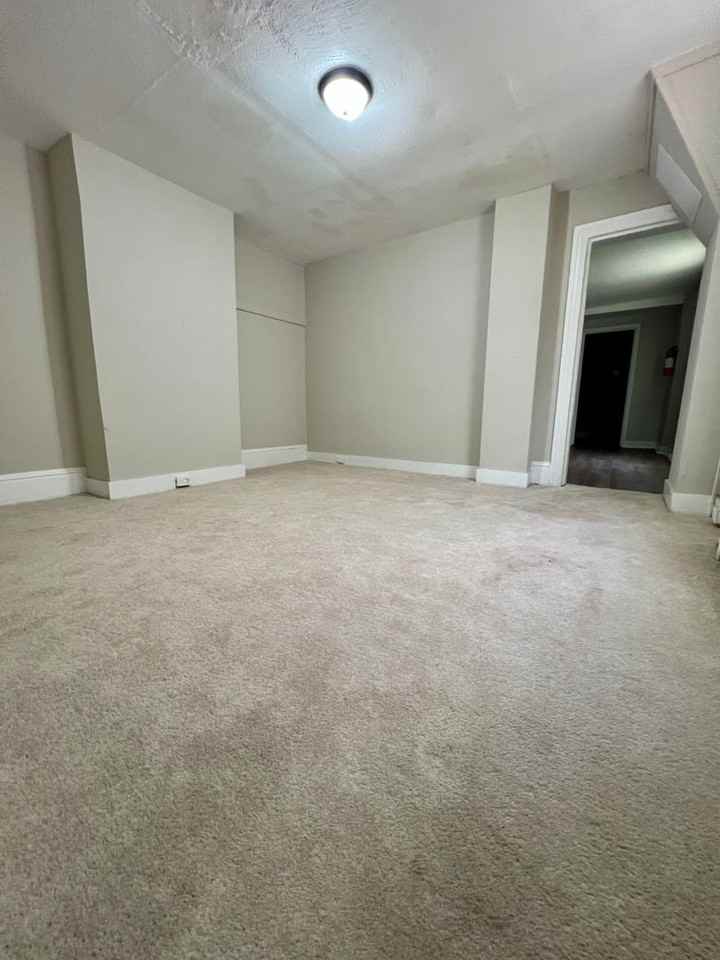 613 Walnut St - Photo 5 of 23