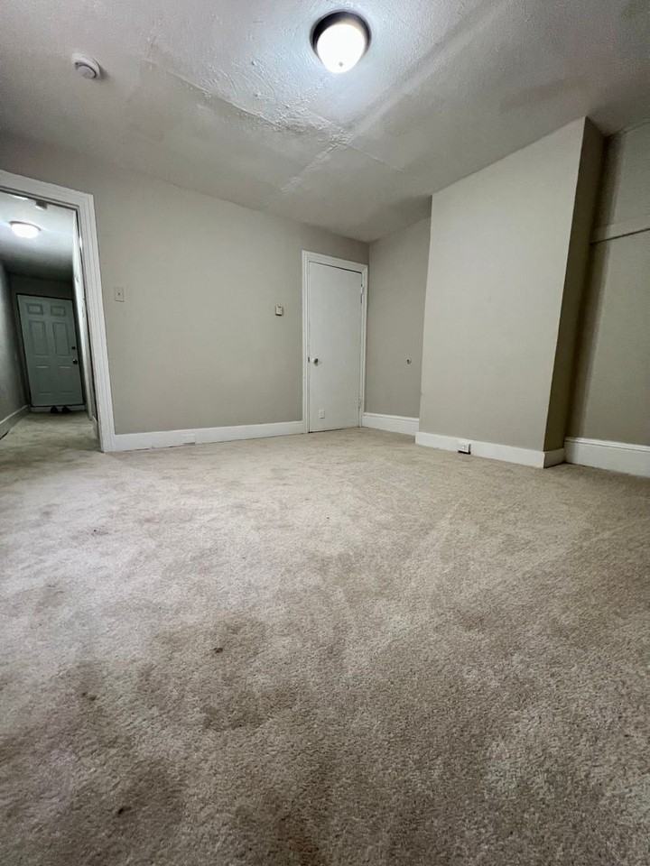 613 Walnut St - Photo 7 of 23