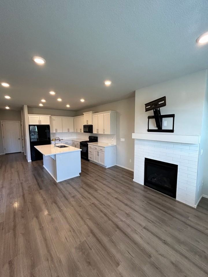 1672 Nw Landon St - Photo 3 of 12