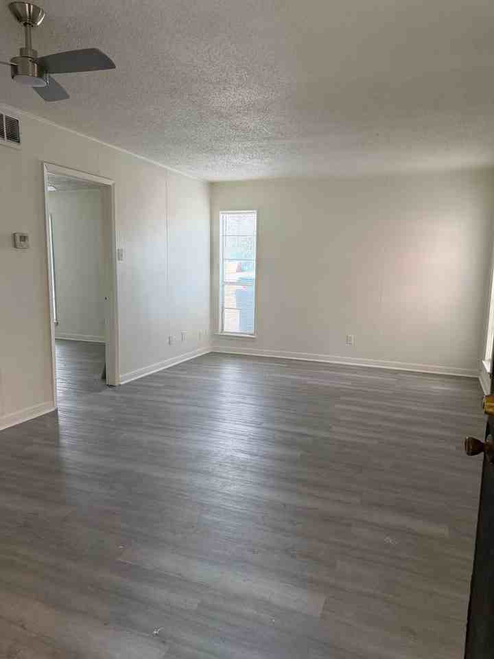 2021 Austin Ave - Photo 7 of 7