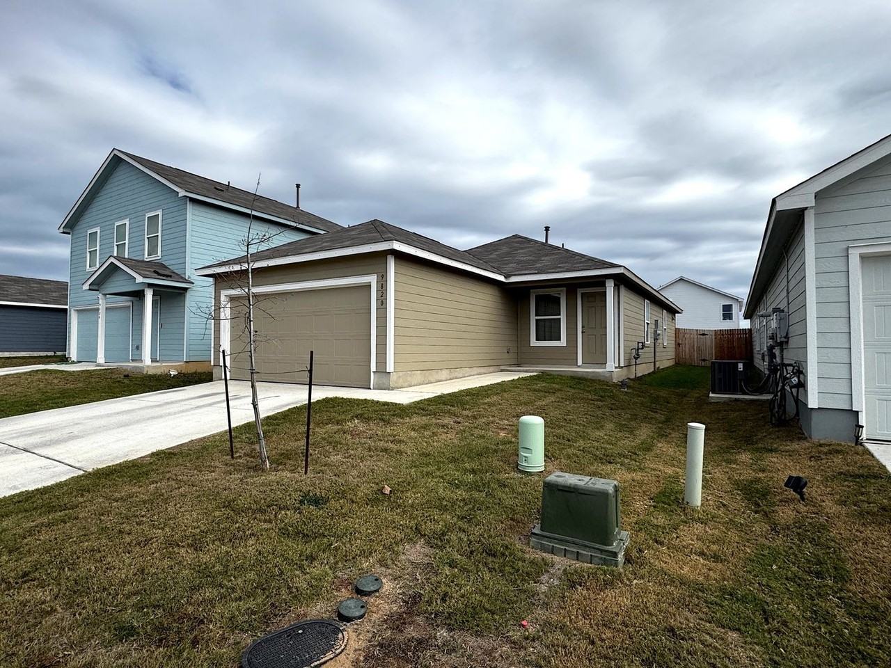 9820 Carome Mill Dr - Photo 2 of 24