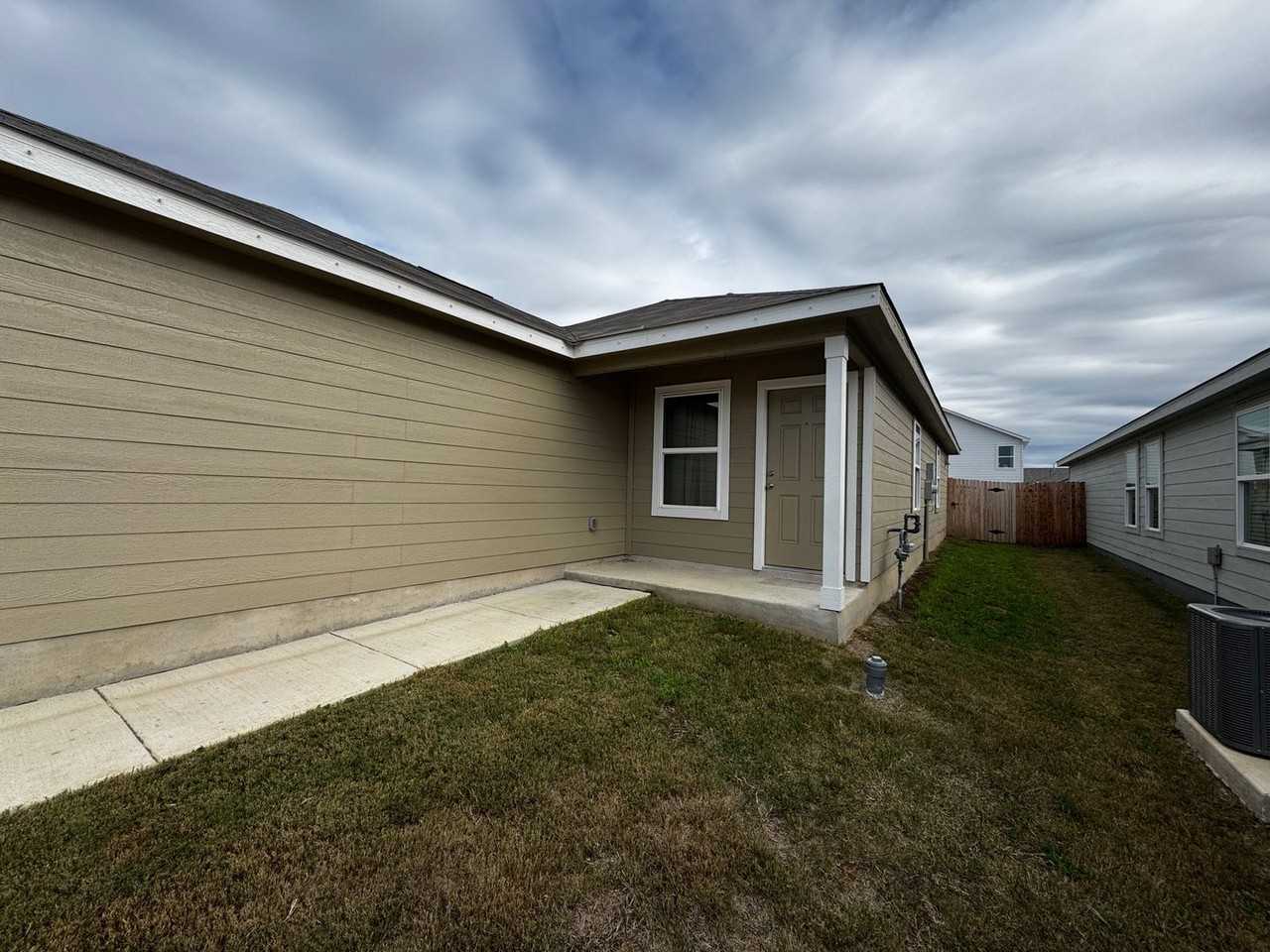 9820 Carome Mill Dr - Photo 3 of 24