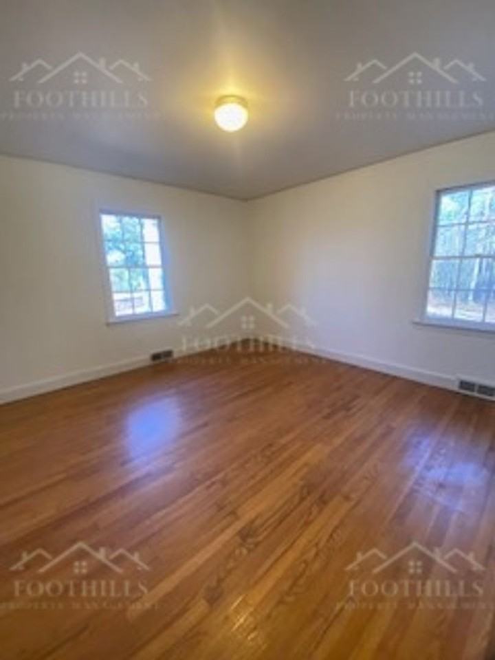 1109 Reed Rd - Photo 5 of 20