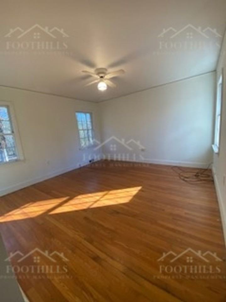 1109 Reed Rd - Photo 6 of 20