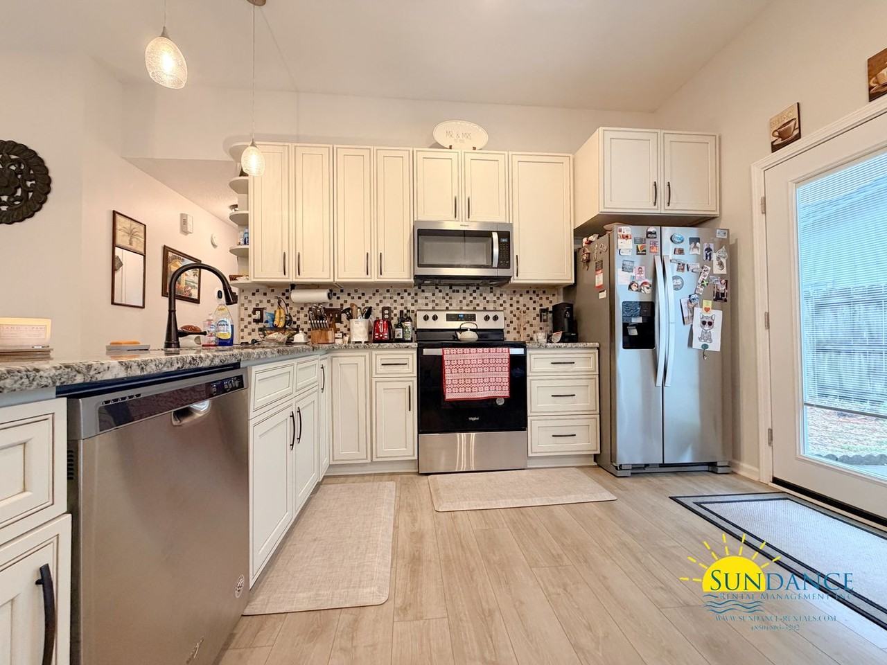 3042 Yorktown Cir - Photo 4 of 15