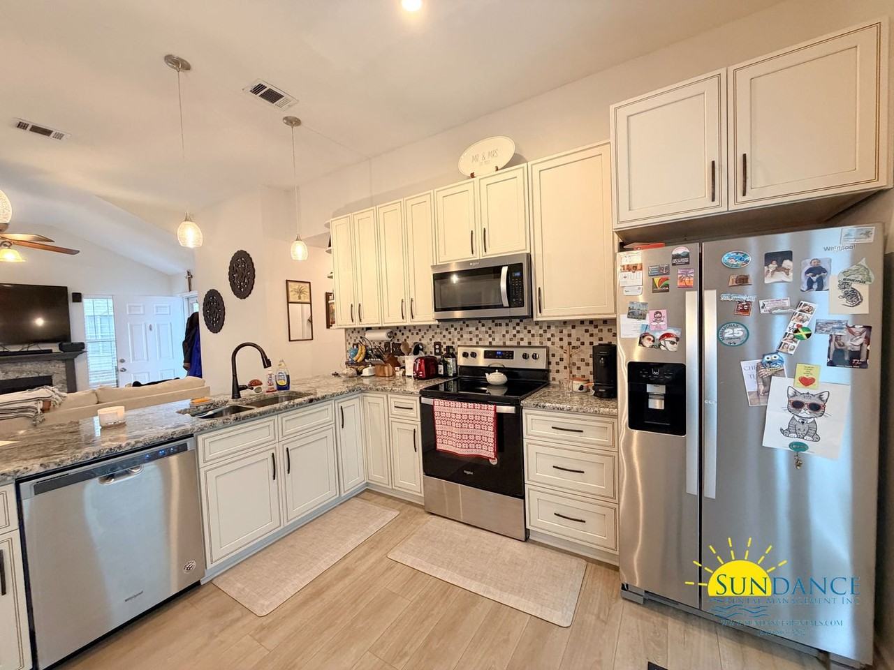 3042 Yorktown Cir - Photo 5 of 15