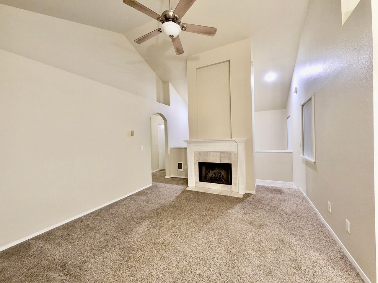 5225 Jean Rd - Photo 4 of 17