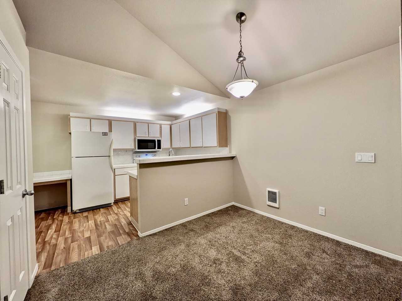 5225 Jean Rd - Photo 6 of 17