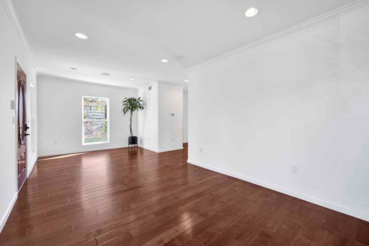 2124 Reservoir St - Photo 3 of 27