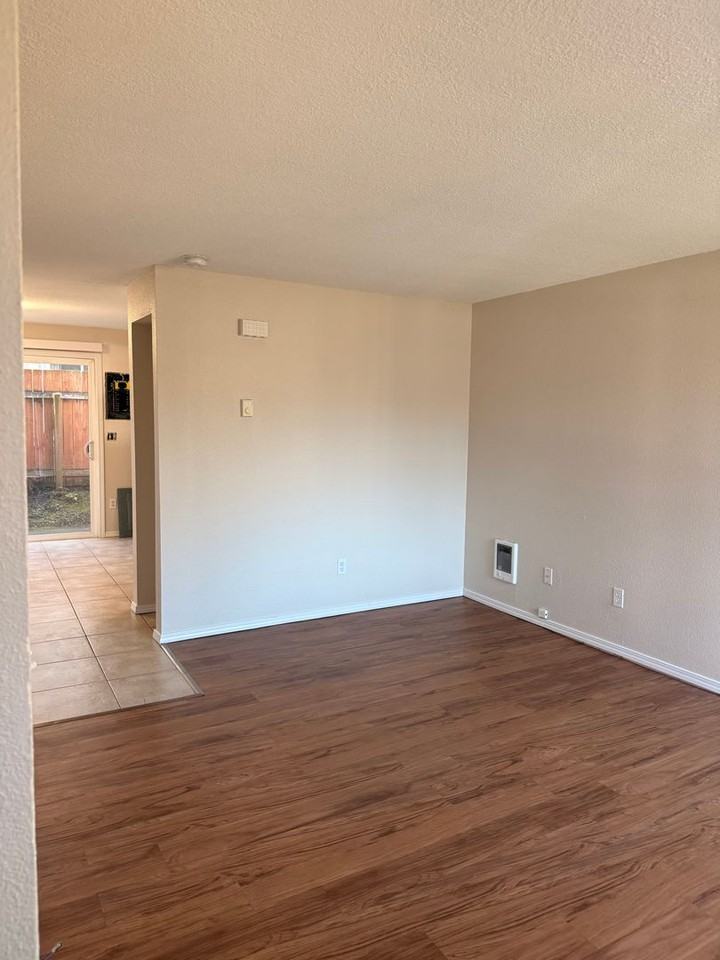 1514 Daniels St - Photo 2 of 16