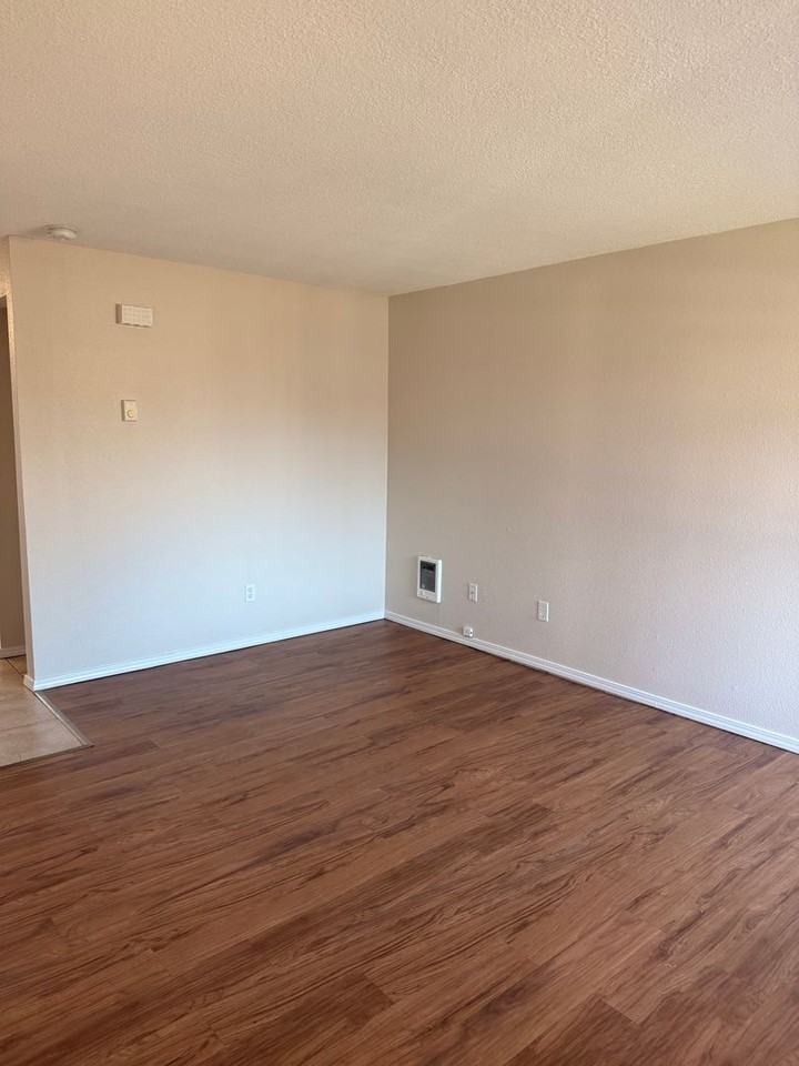 1514 Daniels St - Photo 3 of 16