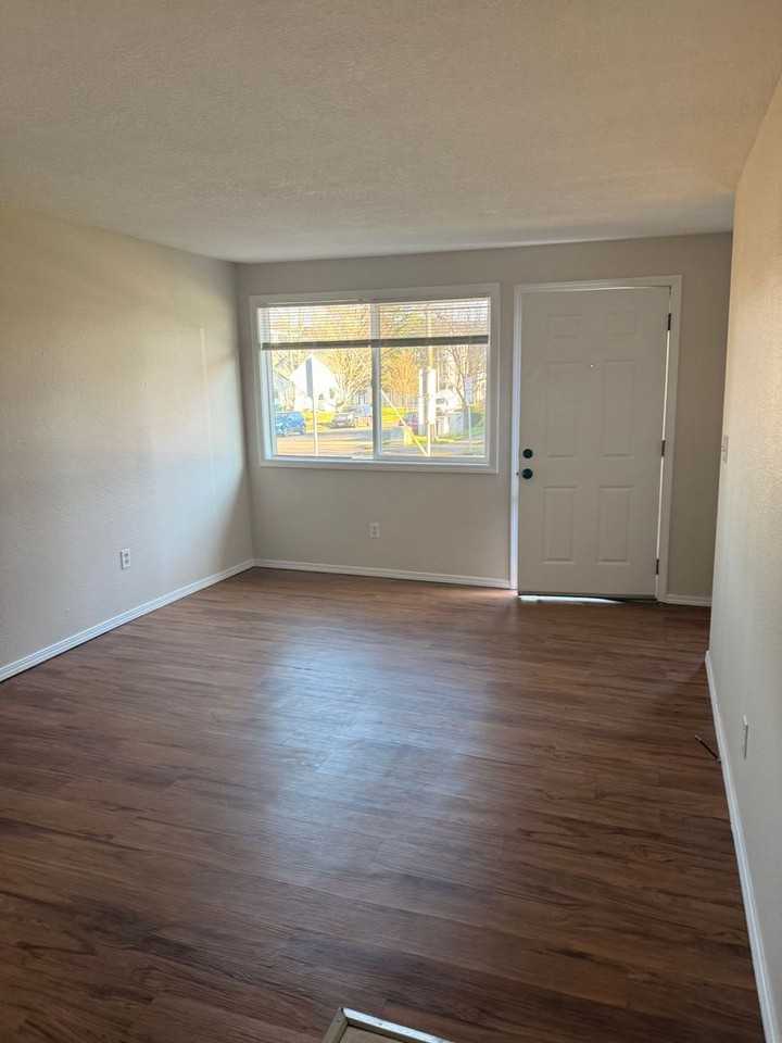 1514 Daniels St - Photo 6 of 16