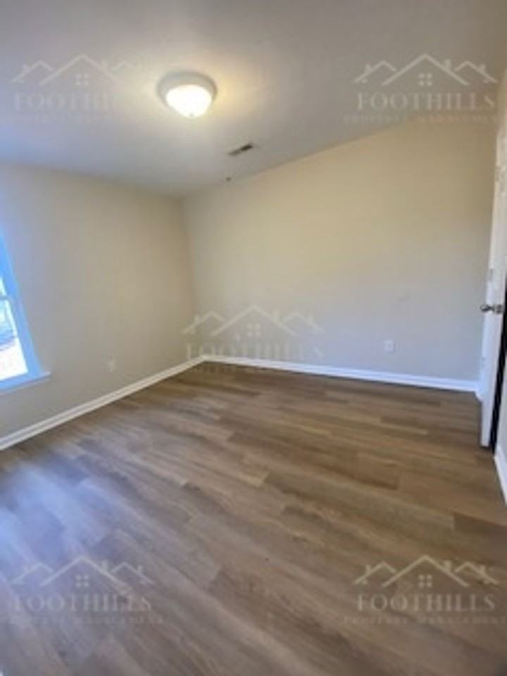 107 Cedar Rdg - Photo 5 of 17