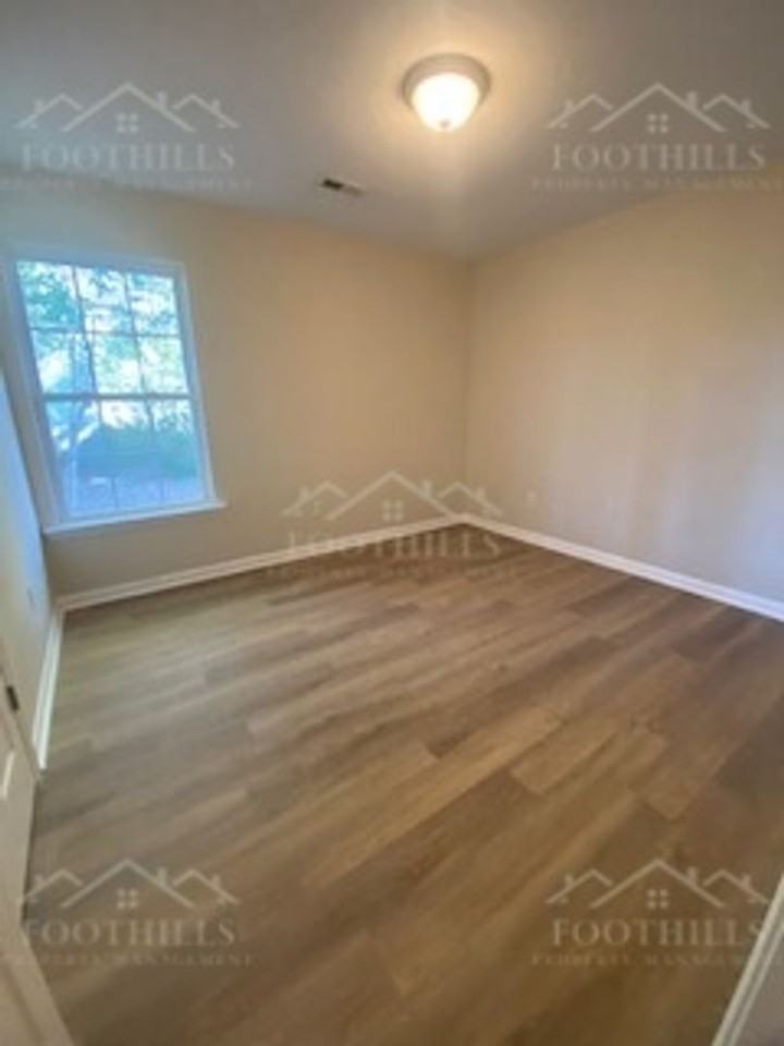 107 Cedar Rdg - Photo 6 of 17