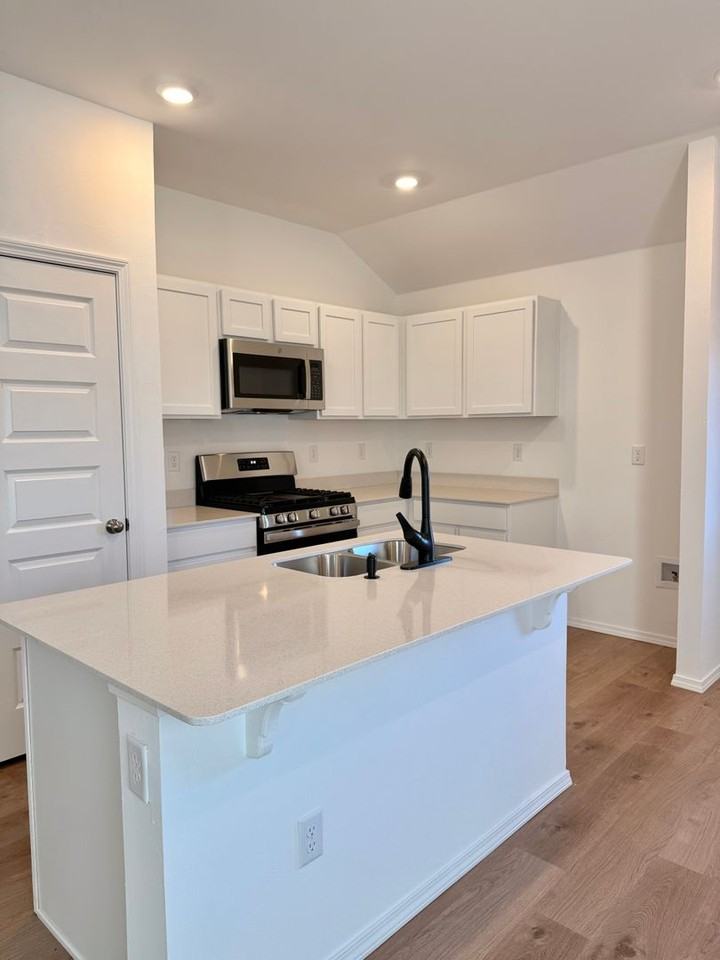 9313 Nw 128th St - Photo 5 of 21