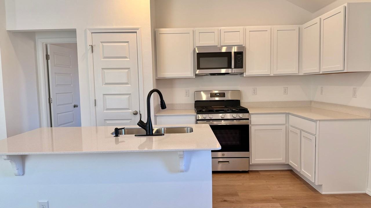 9313 Nw 128th St - Photo 6 of 21