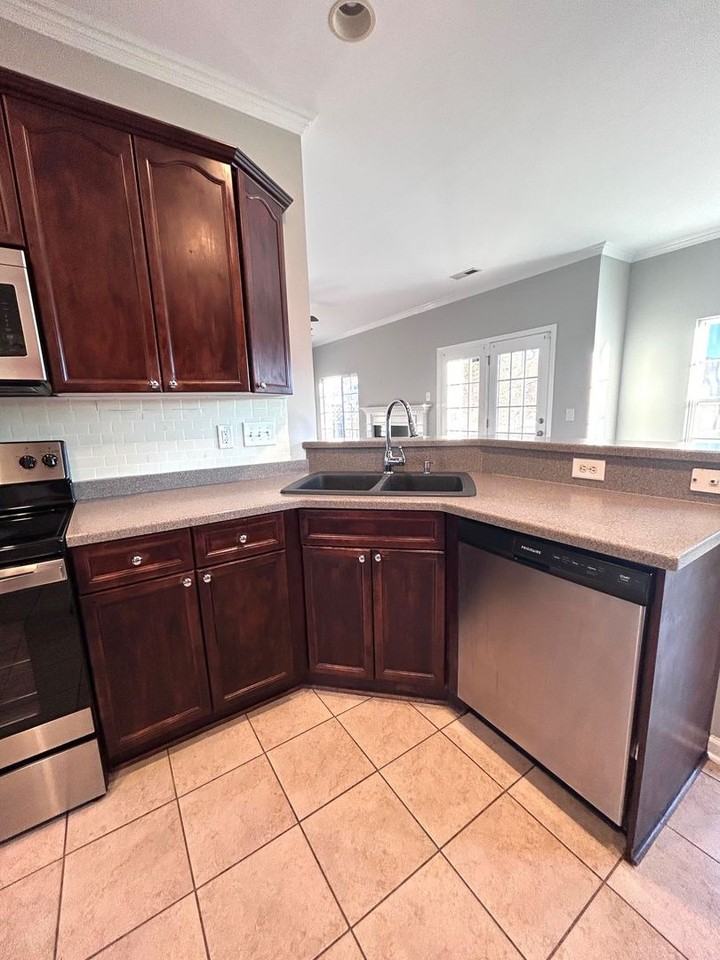 170 Highwoods Plantation Ave - Photo 5 of 28