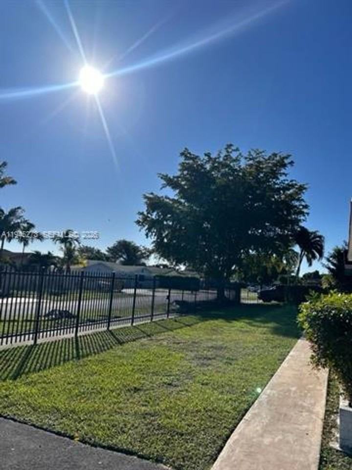 17330 Sw 109th Ave #17330 - Photo 2 of 14