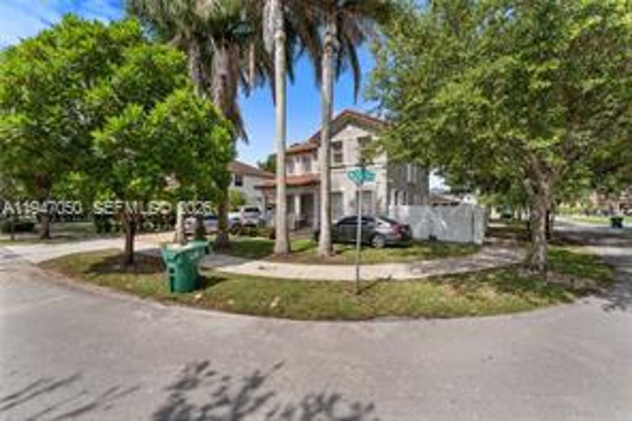 20032 Sw 128th Ct #20032 - Photo 2 of 28