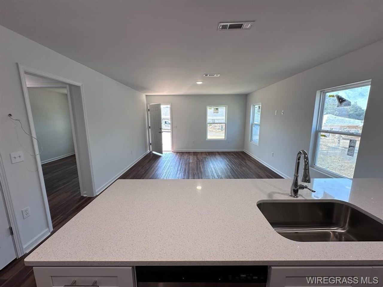 214 Charleston Dr - Photo 2 of 12