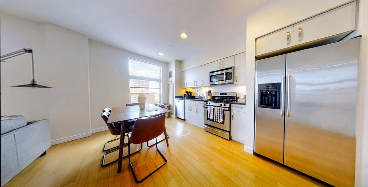 603 Albany St - Photo 4 of 8