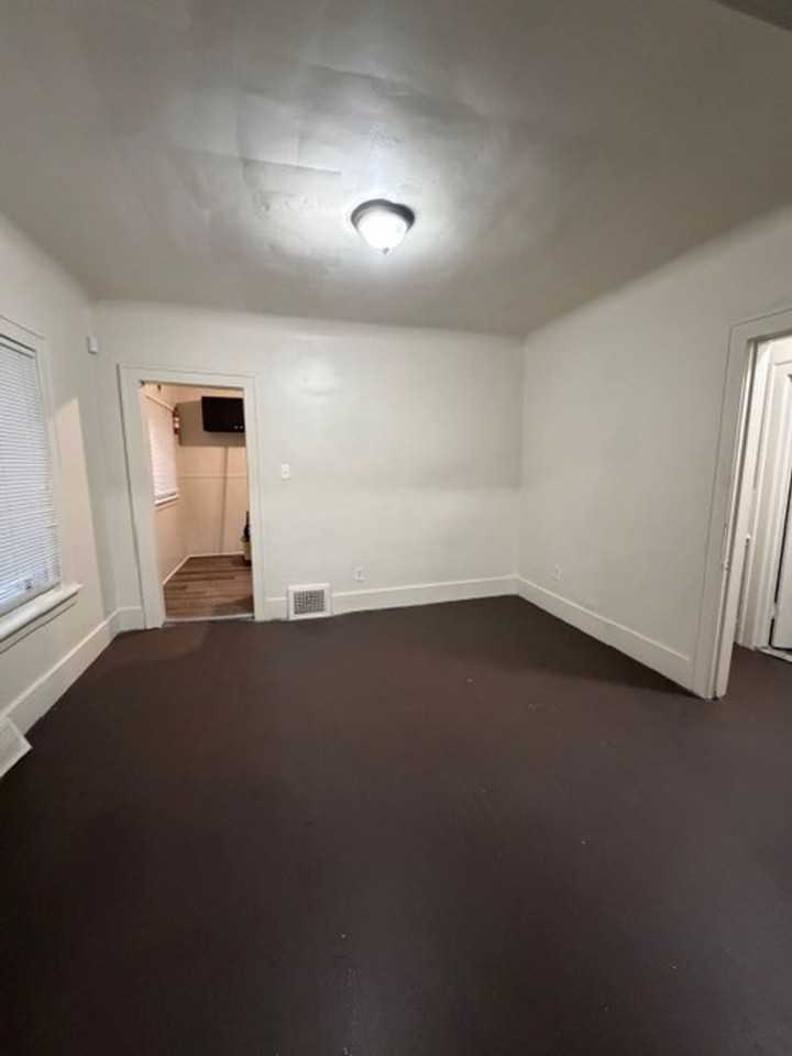 12754 Mendota St - Photo 3 of 10