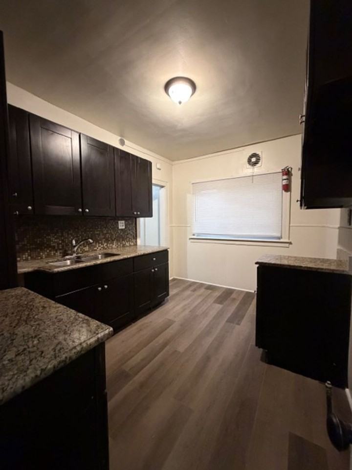 12754 Mendota St - Photo 4 of 10