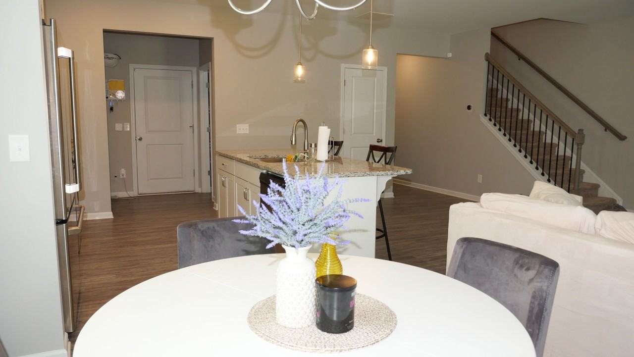 120 Inman Dr - Photo 3 of 7