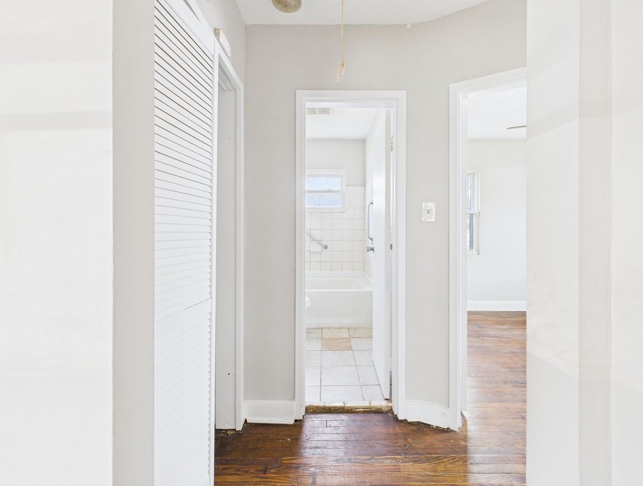 2606 Redwood Ave - Photo 3 of 9