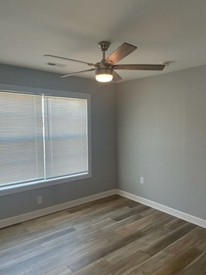 1739 Jefferson Ave - Photo 5 of 11