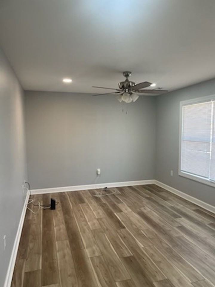 1739 Jefferson Ave - Photo 6 of 11