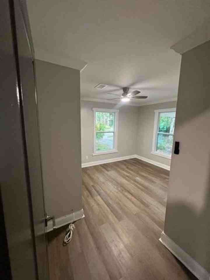 932 31st St - Photo 6 of 10