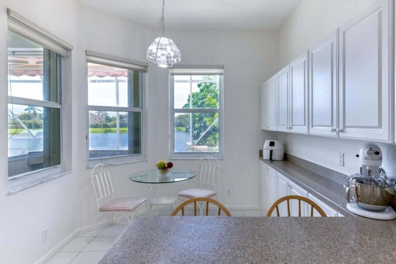 1232 Avondale Ln - Photo 3 of 23