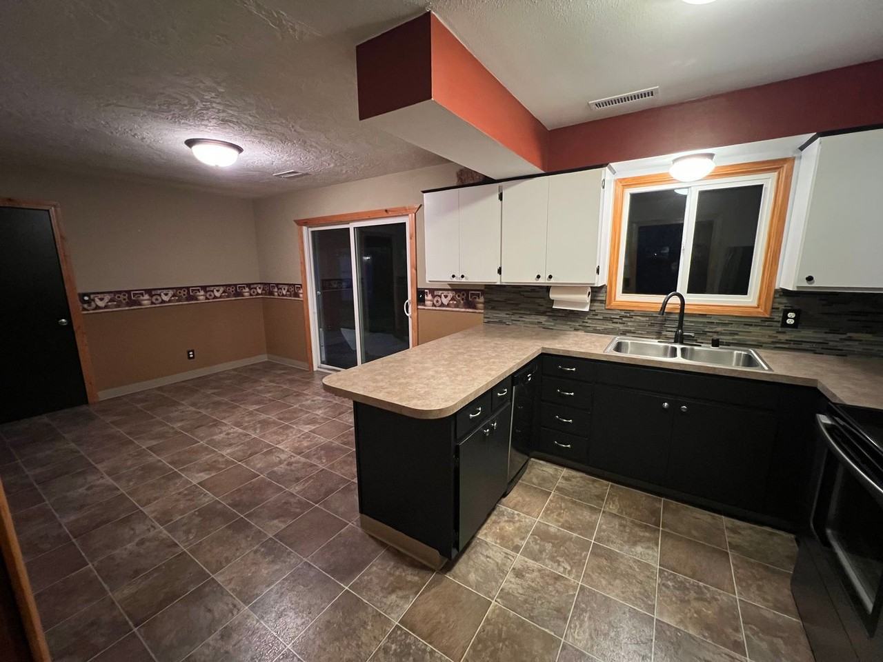 5408 Ne 49th St - Photo 4 of 21