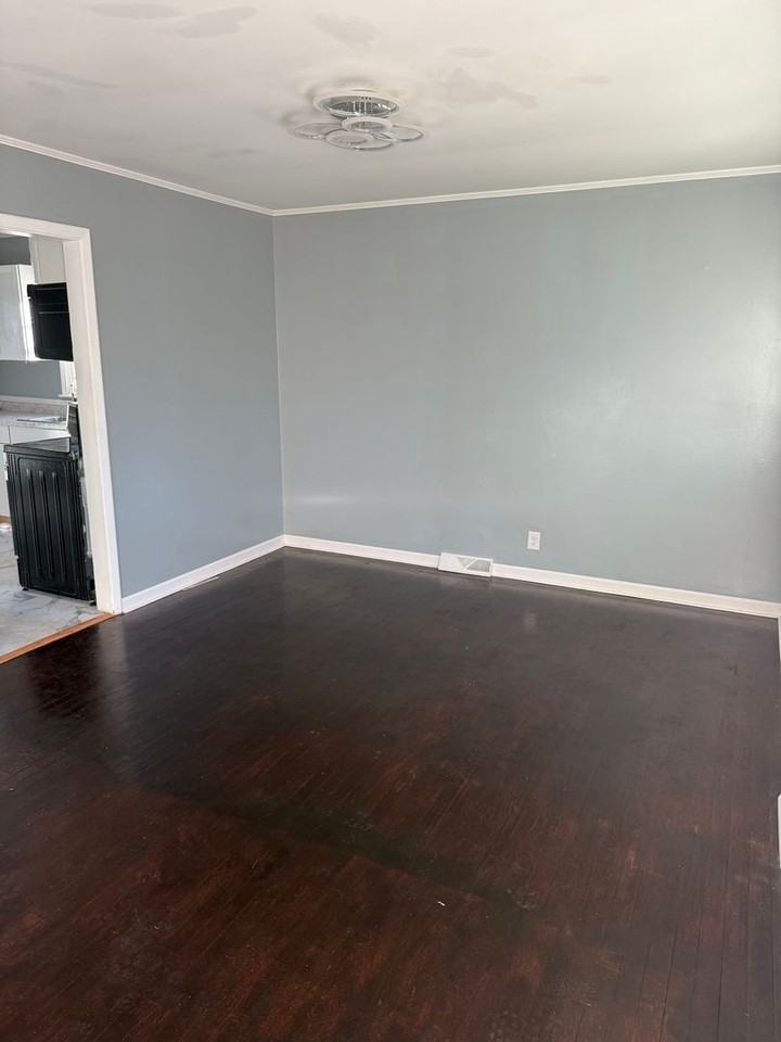 1609 17th St - Photo 2 of 8