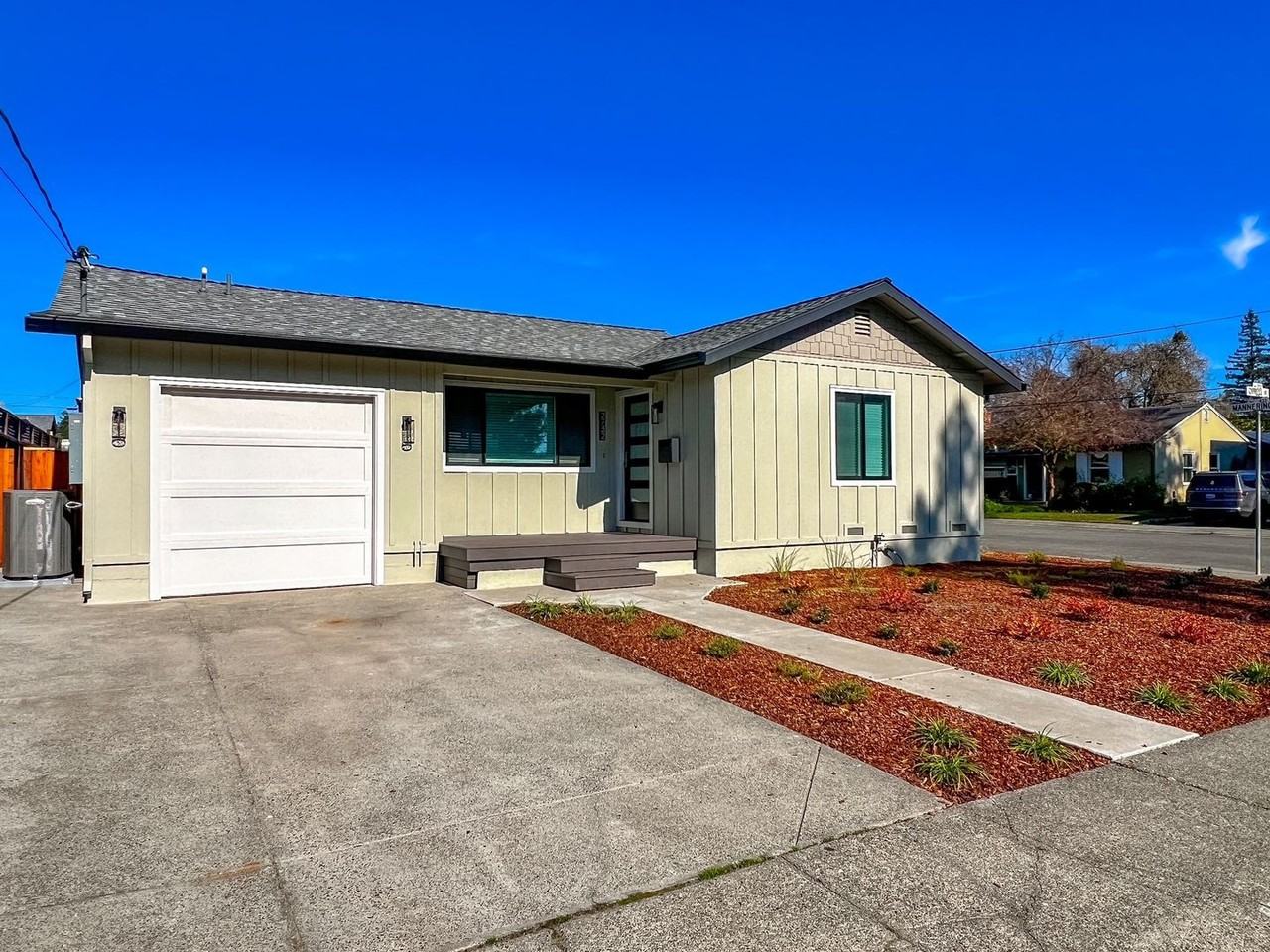 2732 Cypress St - Photo 2 of 31