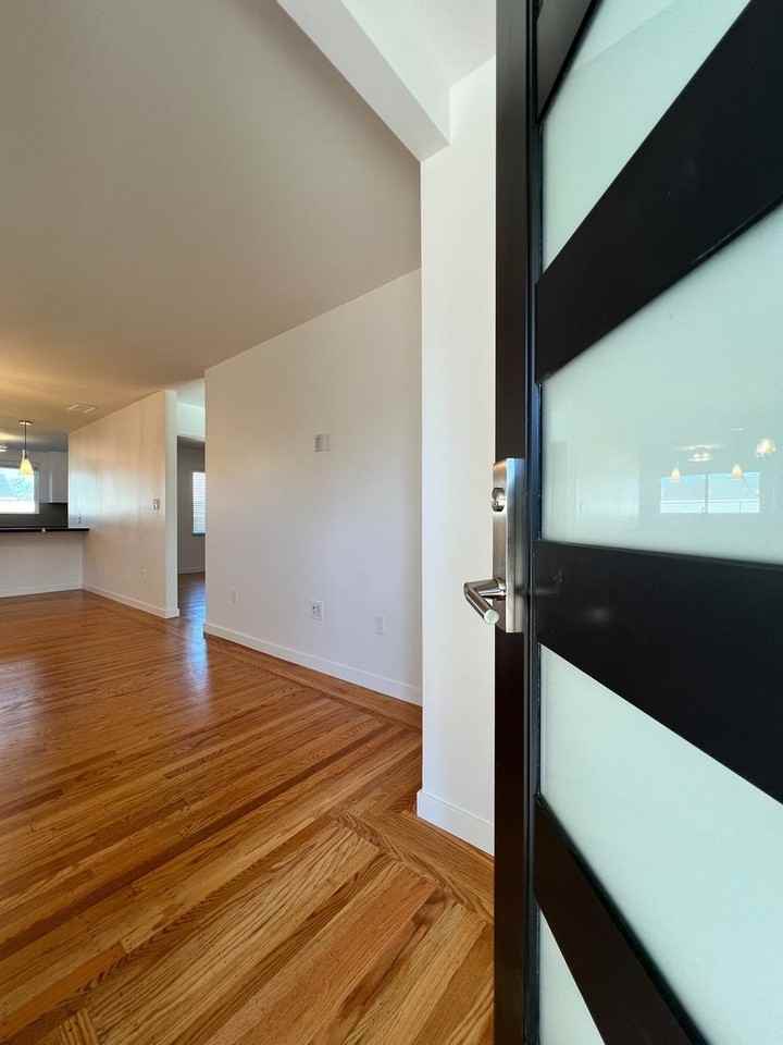 2732 Cypress St - Photo 4 of 31