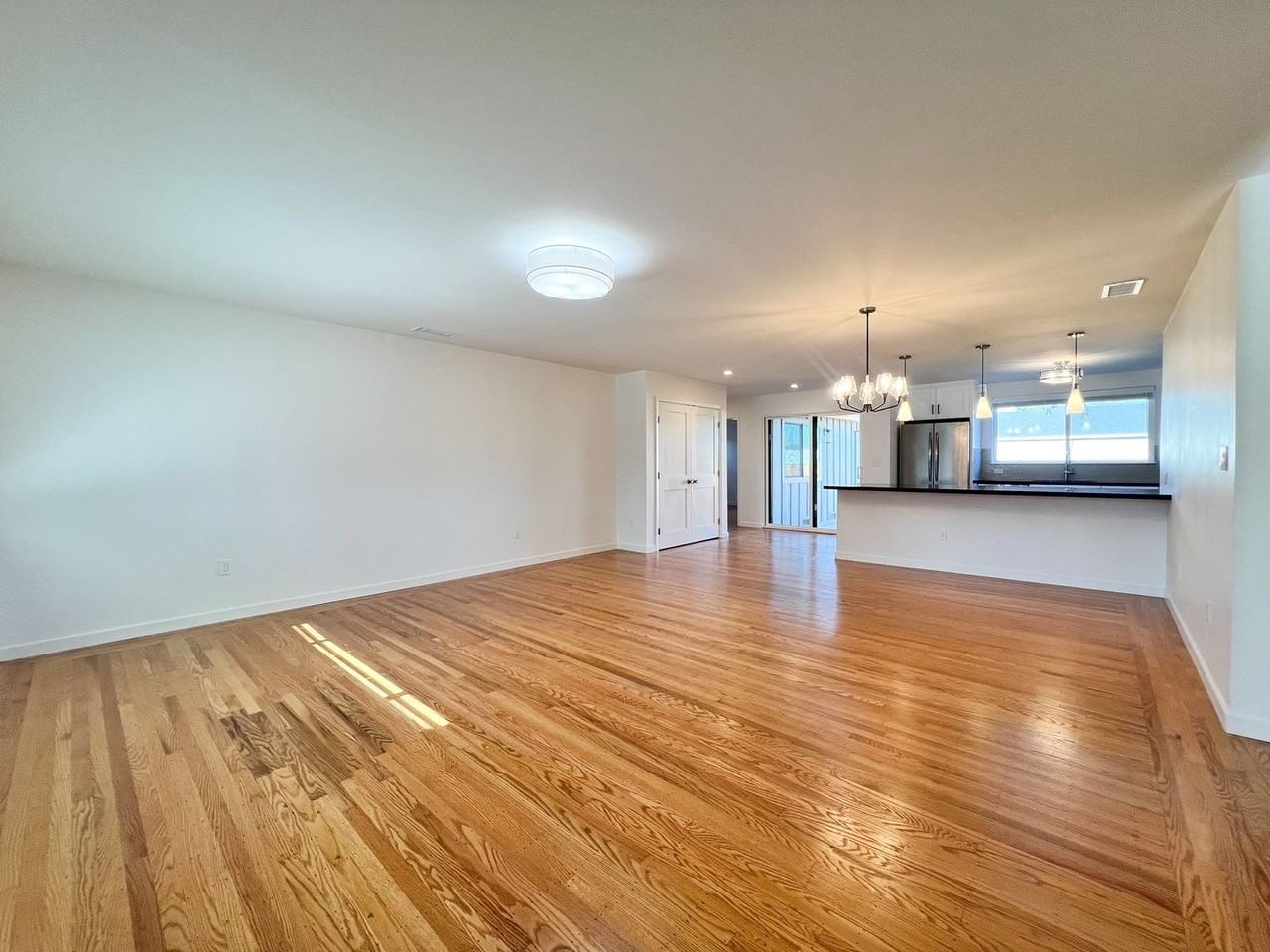 2732 Cypress St - Photo 5 of 31