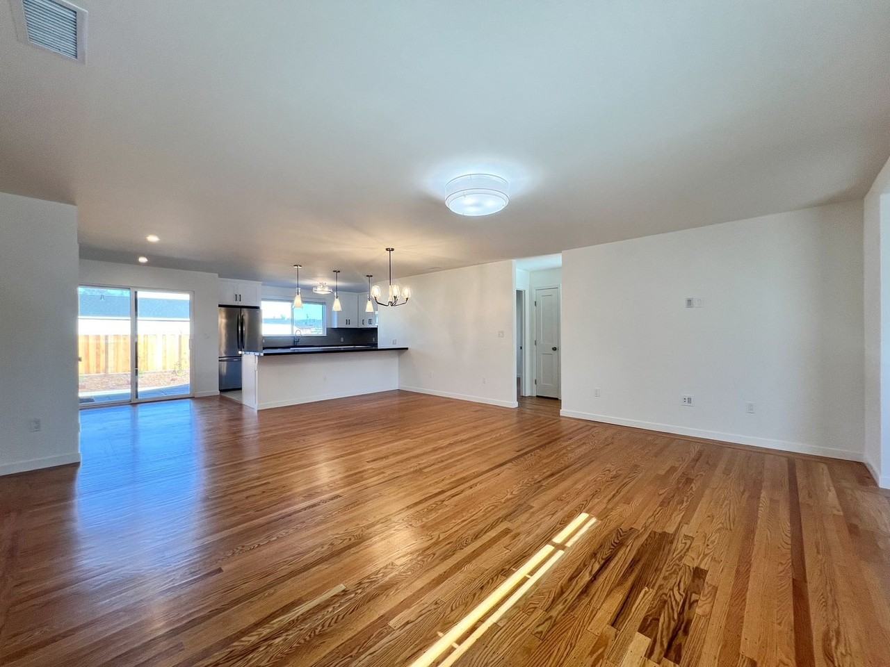 2732 Cypress St - Photo 6 of 31