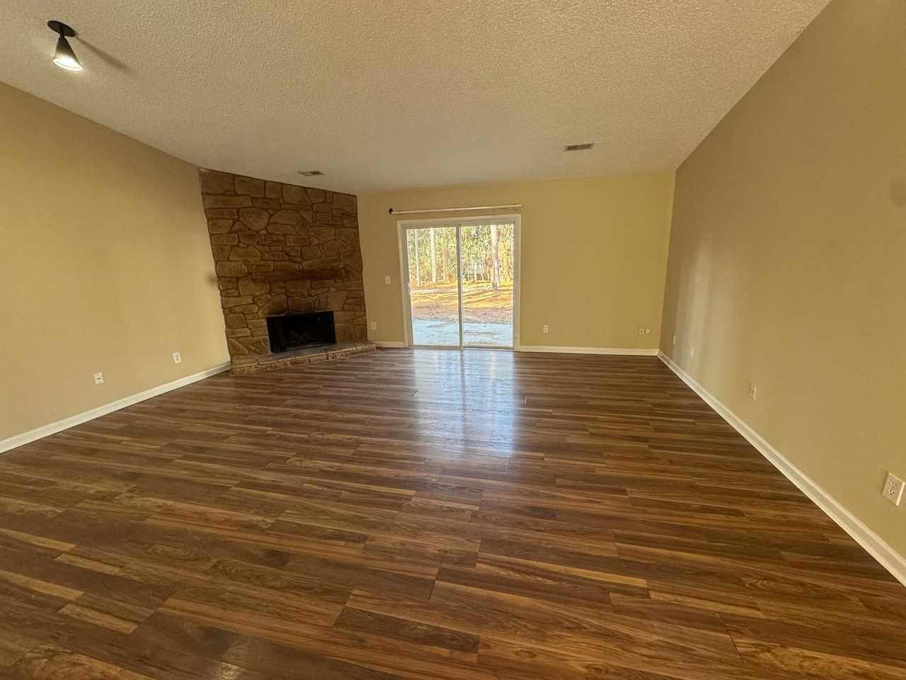 153 Whitwood Cir - Photo 3 of 24