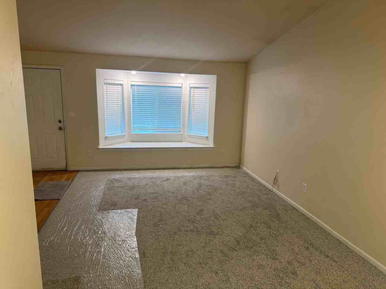 888 S 32nd Pl - Photo 4 of 11