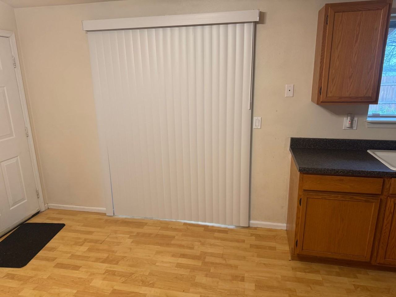 888 S 32nd Pl - Photo 6 of 11