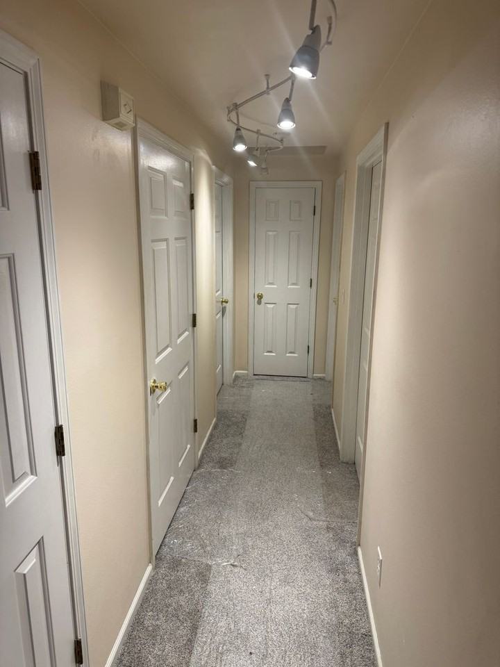 888 S 32nd Pl - Photo 7 of 11