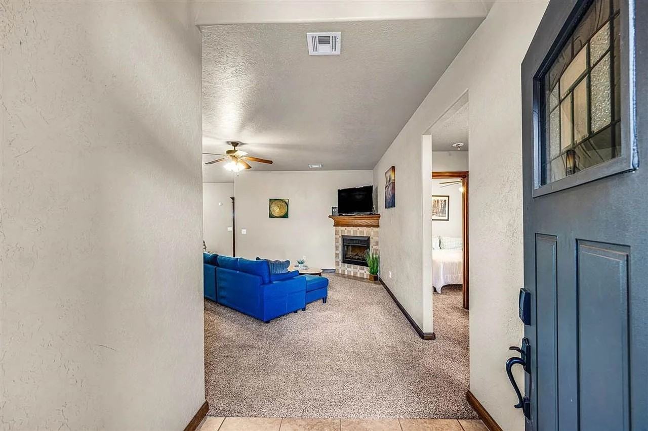 2307 Sw Rolling Hills Pl - Photo 2 of 17