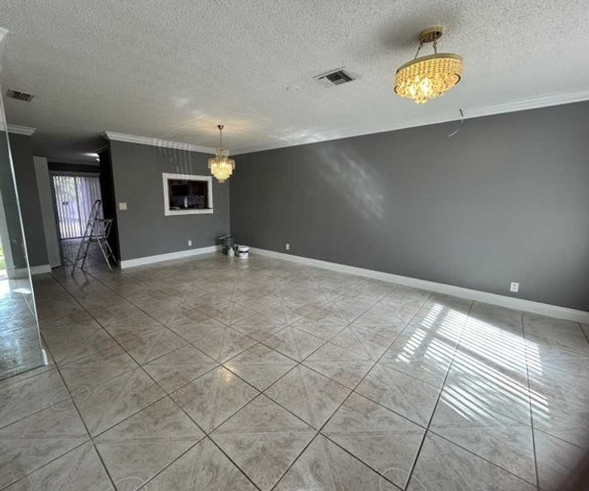 7347 Pinedale Dr - Photo 4 of 13