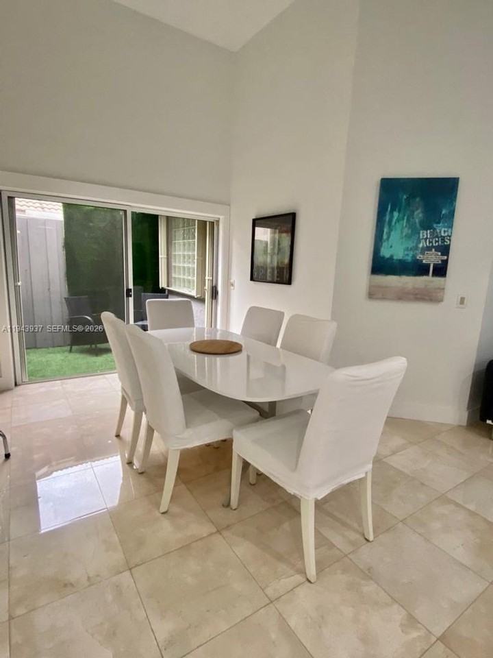 20360 Cozumel Ct - Photo 7 of 16