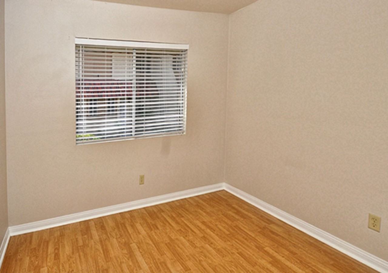 574 Beverly Pl - Photo 6 of 15