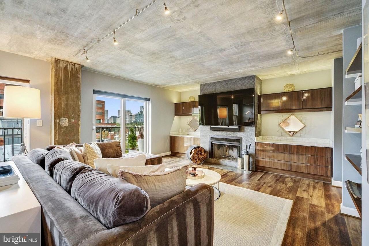 3210 Grace St Nw - Photo 3 of 19